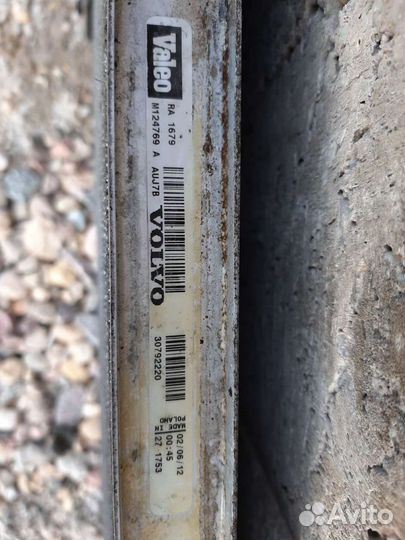 Продам радиатор охлаждения volvo хс60