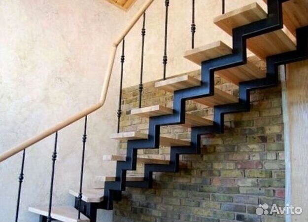 Лестница на металлокаркасе под заказ