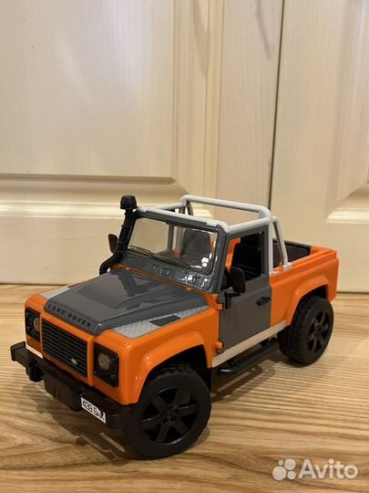Внедорожник Bruder Land Rover