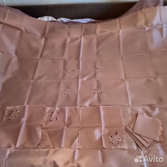 Набор скатерть 2мх1.5м и салфетки 12 шт