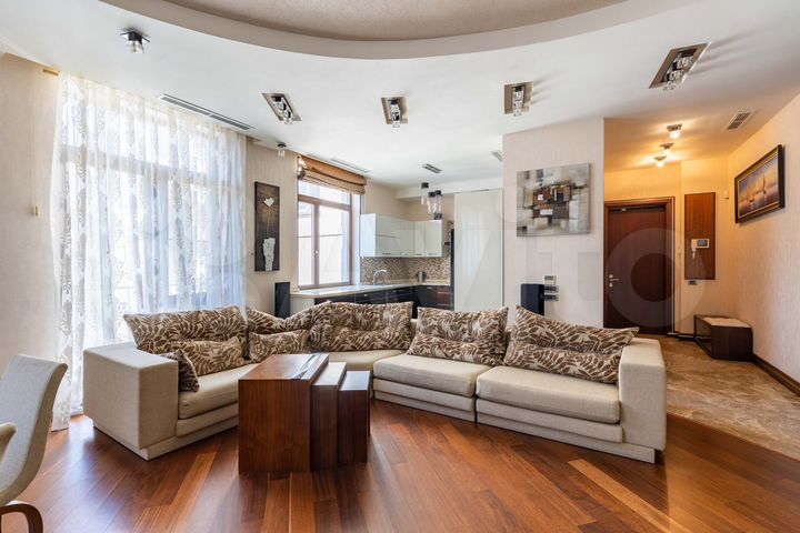 3-к. квартира, 138 м², 6/8 эт.