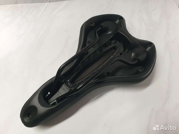 Седло с гелиевыми вставками и анатомич. отверстием