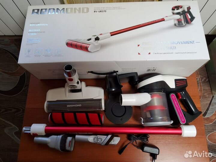 Беспроводной вертикальный пылесос redmond RV-UR370