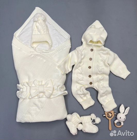 Набор на выписку новорожденного новый