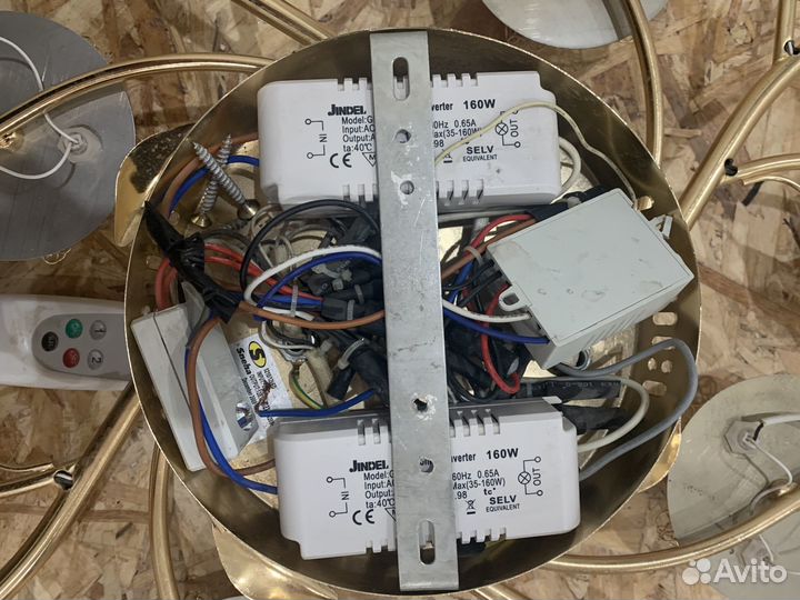 Продам люстру