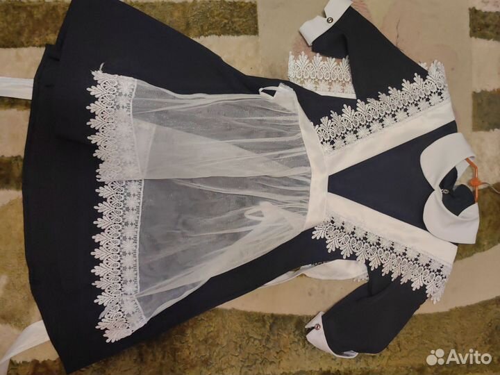 Школьная форма для девочки и два фартука