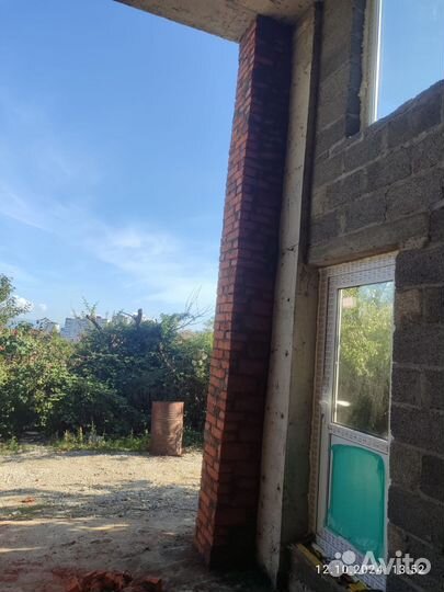 Бригада строителей каменщики