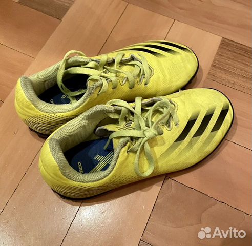 Футбольные бутсы adidas