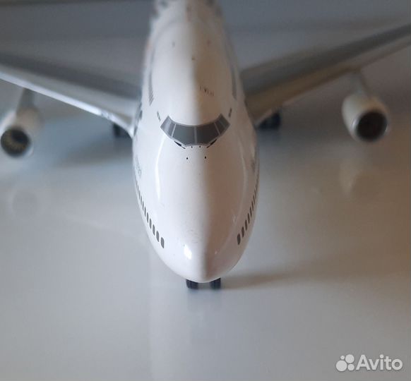 Модель самолёта Boeing 747-400 в масштабе 1/200