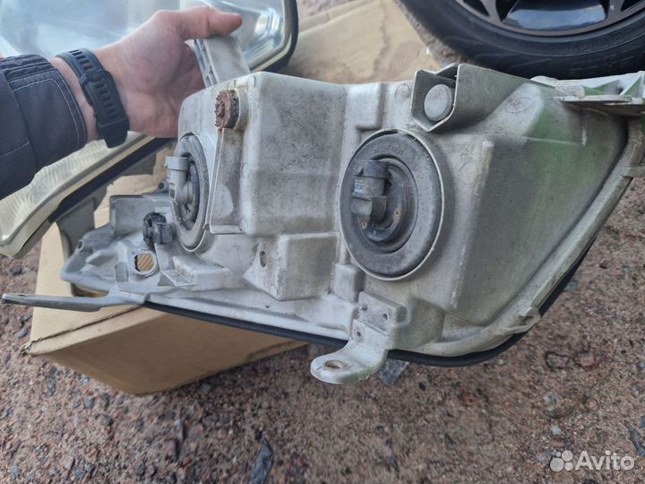 Фара Toyota 4runner