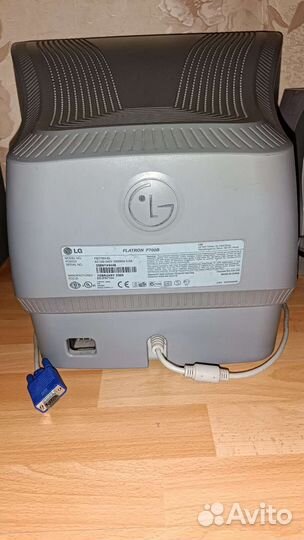 Монитор LG Flatron f700b