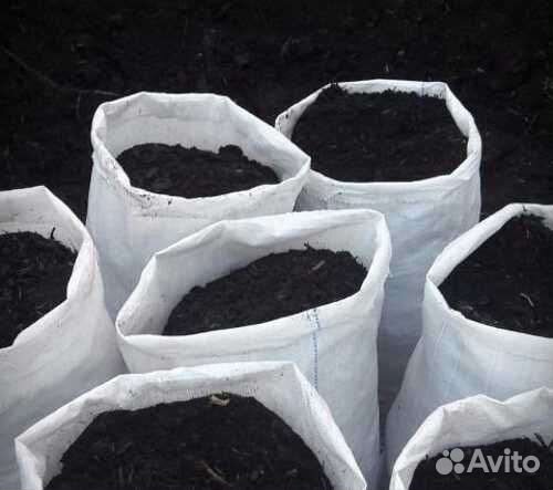 Чернозем в мешках и навоз