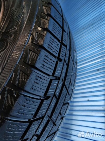 Yokohama Ice Guard IG50 215/65 R16 98