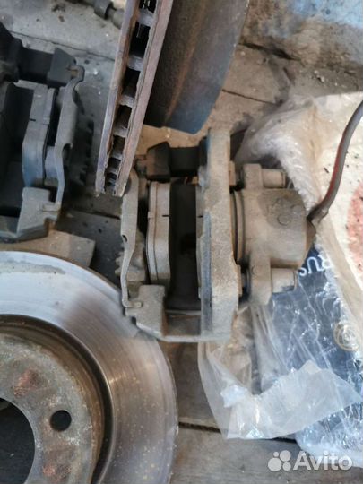 Передние тормоза е60