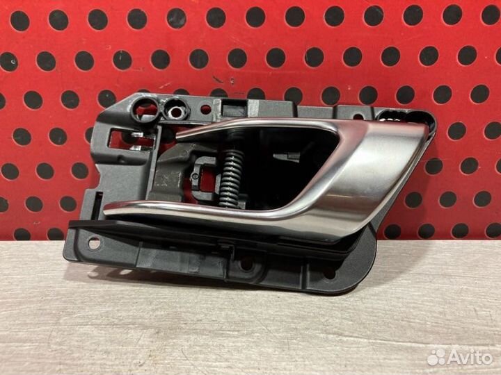 Ручка внутренняя задняя левая Porsche Macan 95B