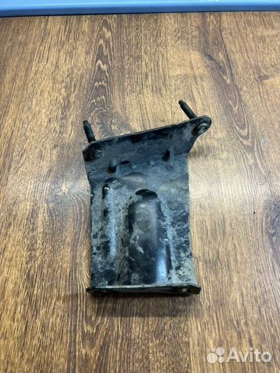 Кронштейн вакуумного усилителя Ford Mondeo III 2