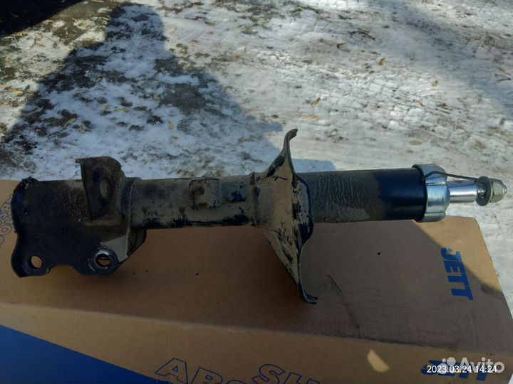 Стойки заднии 2шт правые