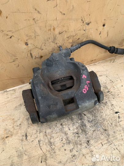 Суппорт передний левый Volvo v60 2007-2014