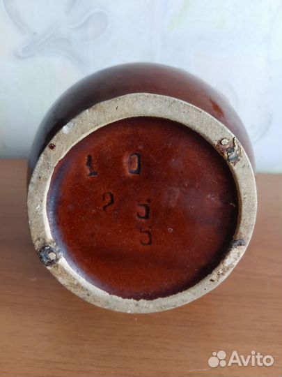 Глиняный кувшин для вина