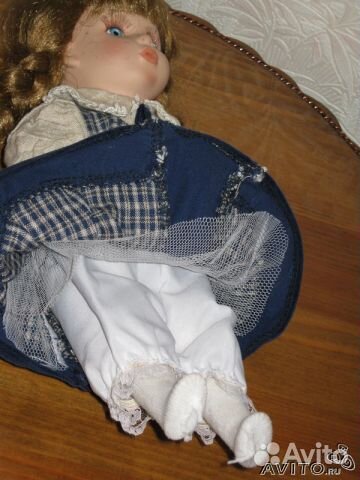 Кукла фарфоровая
