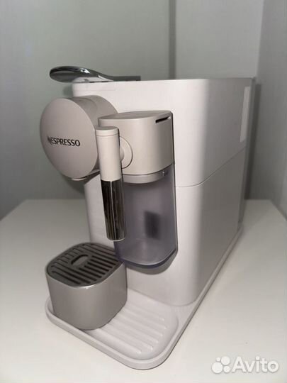 Кофемашина Nespresso latissima one