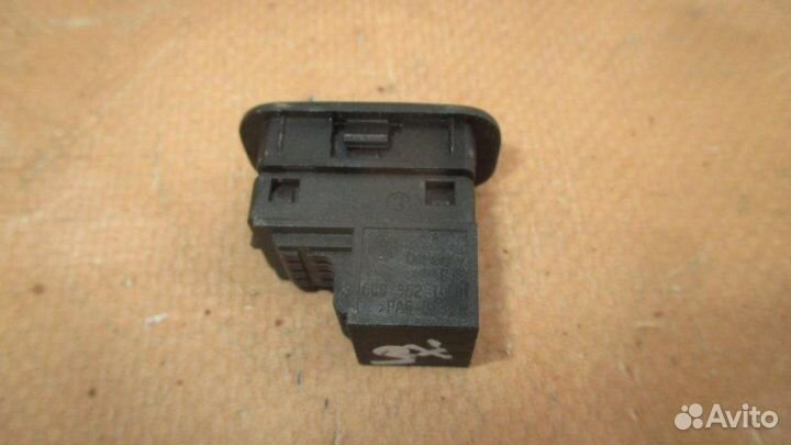 Кнопка отключения сигнализации Skoda Octavia A5 1Z