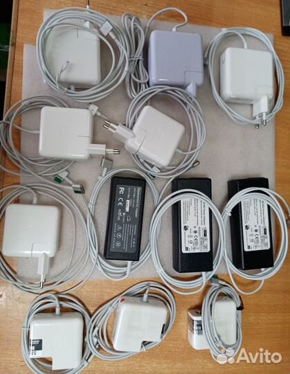 Лот 150 зарядных устройств для ноутбуков и моников