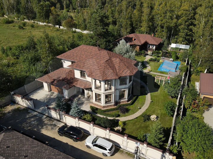 Коттедж 260 м² на участке 20 сот.