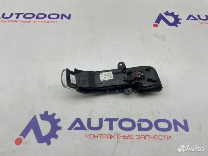 Повторитель поворота левый Mercedes E W211