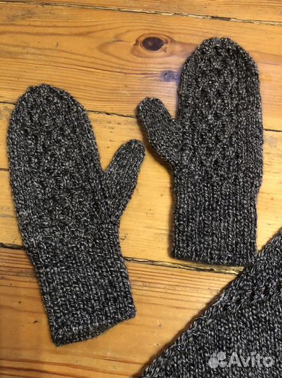 Вязаная шапка, варежки и бактус