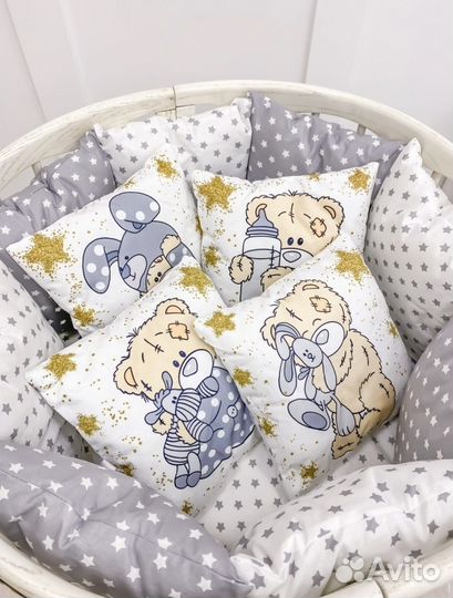 Бортики в детскую кроватку с постельным белым