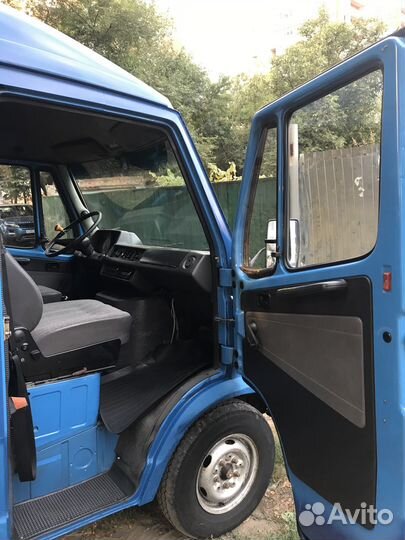 Mercedes-Benz T1, 1990