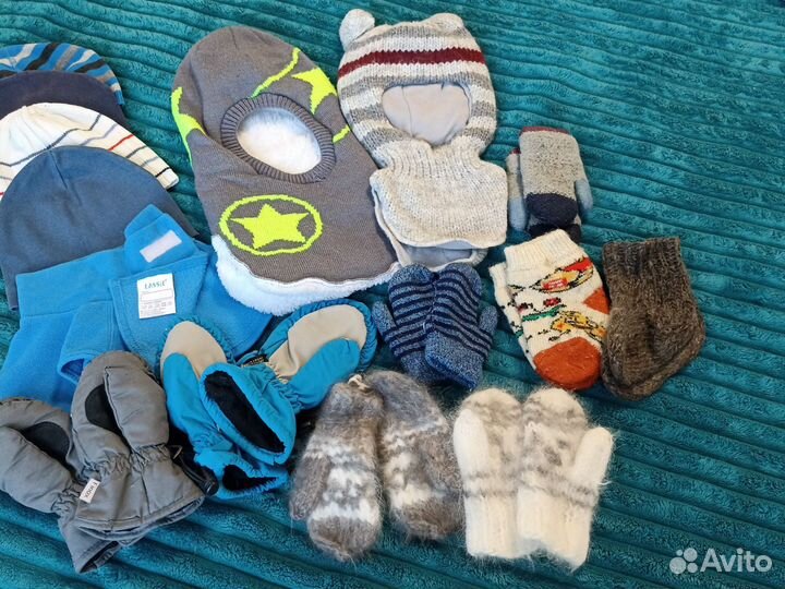 Зимние и осенние шапки, носки, варежки, манишка