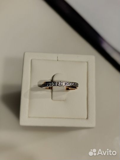 Золотое кольцо с бриллиантоми