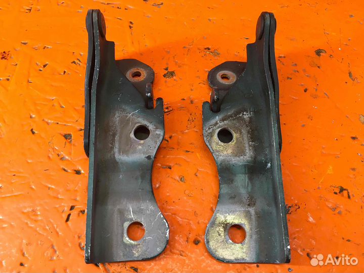 Петля капота Hyundai Terracan