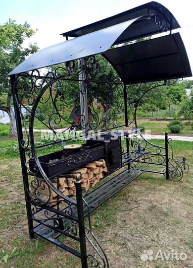 Мангал с крышей