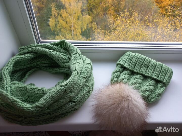 Вязанная шапка, шарф. Натуральные помпоны