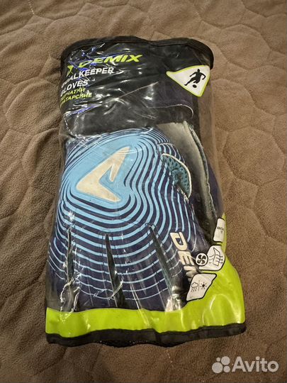 Футбольные вратарские перчатки