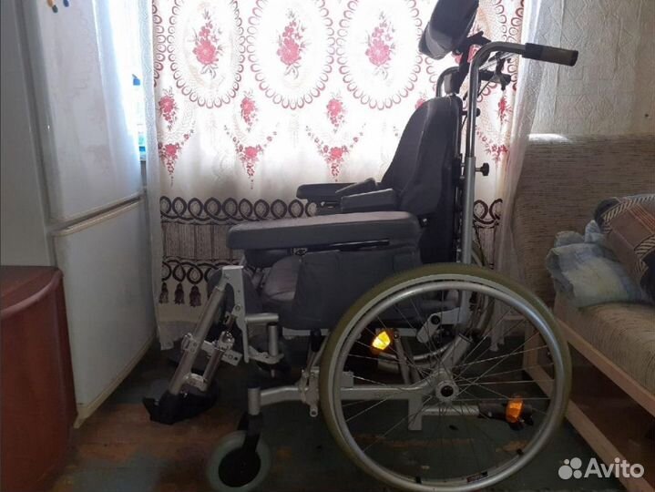 Прогулочная кресло-коляска