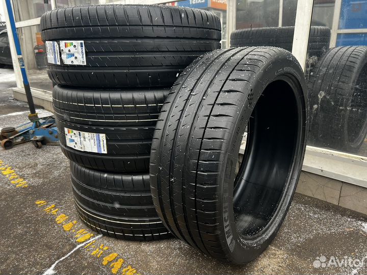 Michelin Pilot Sport 4 S 285/40 R23 и 325/35 R23 111Y