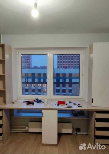 Рабочая зона в углу у окна