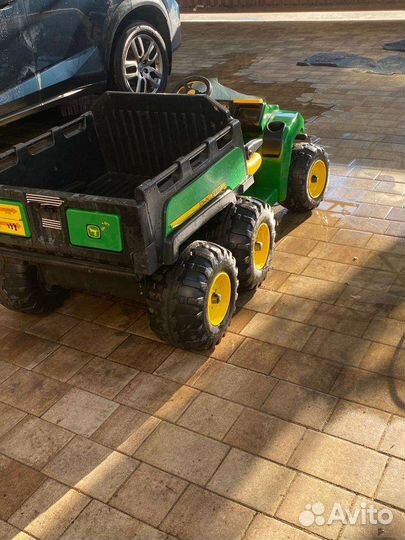 Машина на аккумуляторе для ребенка