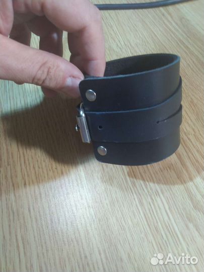 Мужской напульсник кожаный