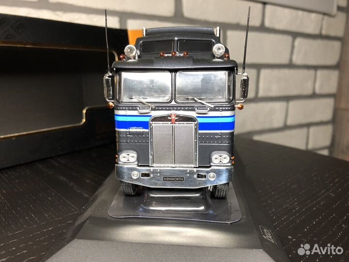 Kenworth K100 Aerodyne blue 1:43 IXO