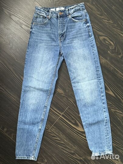 Джинсы bershka 34 mom