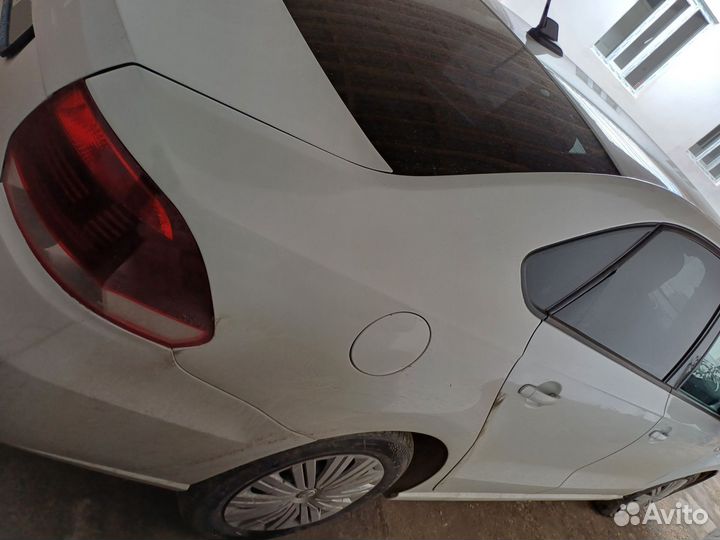 Volkswagen Polo 1.6 AT, 2017, битый, 260 000 км