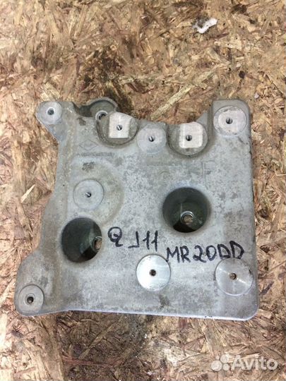 Кронштейн аккумуляторного ящика Nissan Qashqai J11