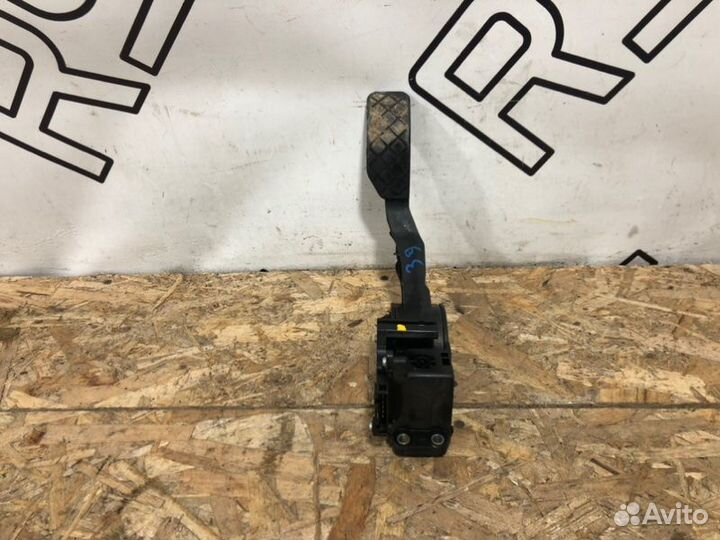 Педаль газа Skoda Fabia 2