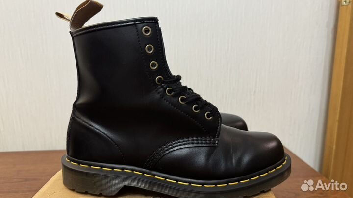 Dr martens vegan 44