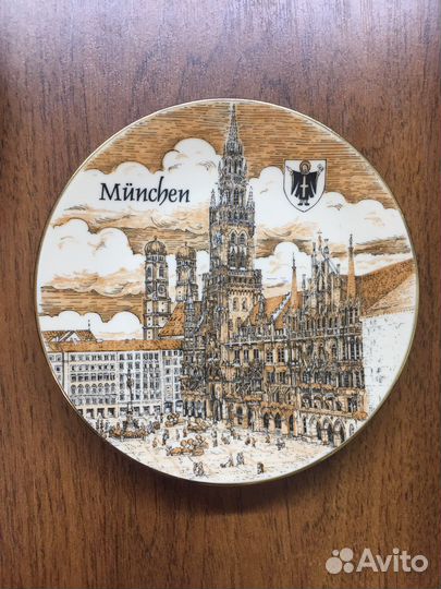 Настенная тарелка